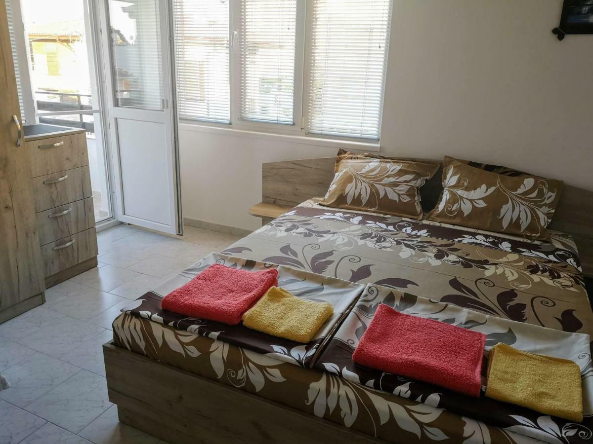 Guestrooms Stoyanovi Черноморец Экстерьер фото